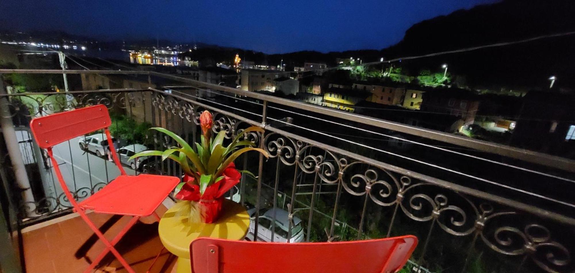 Moderno Appartamento Vista Mare, Con Parcheggio Privato ポルトヴェーネレ エクステリア 写真