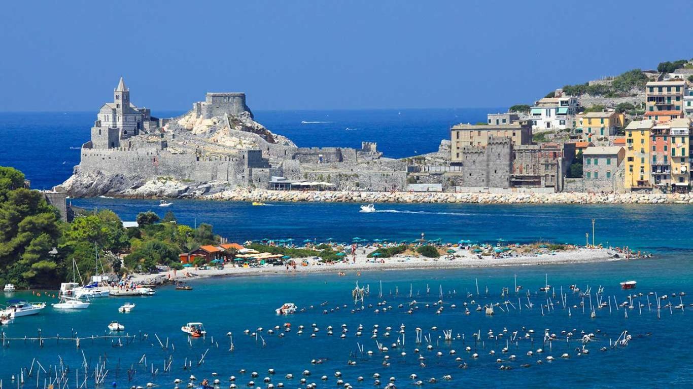 Moderno Appartamento Vista Mare, Con Parcheggio Privato ポルトヴェーネレ エクステリア 写真